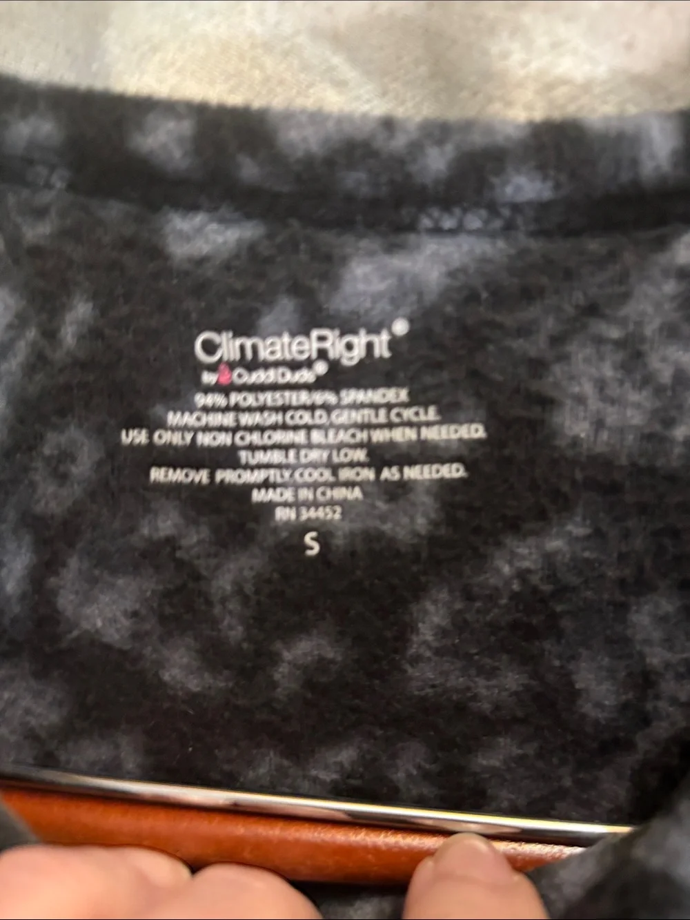 ClimateRight by Cuddl Duds Fleece Base Layer Top Size S Animal Print Grey Black